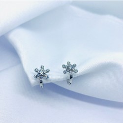 925 Ayar Zirkon Taşlı Çiçek Model Küpe 925 Ayar Zirkon Taşlı Çiçek Model Küpe