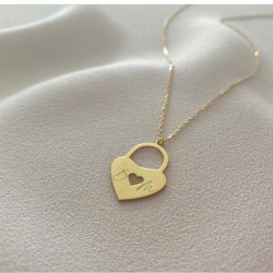 Kalp Detaylı Kişiye Özel Harfli Kilit Model Kadın Gümüş Kolye