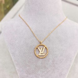 LV 925 Ayar Gümüş Taşlı Hediyelik Kadın Kolye  LV 925 Ayar Gümüş Taşlı Hediyelik Kadın Kolye