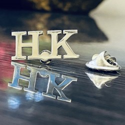 Kişiye Özel Harf Model Gümüş Erkek Hediyelik Yaka Rozeti 