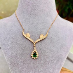 Yeşim Taşlı 925 Ayar Gümüş Kanat Model Hediyelik Kadın Kolye 